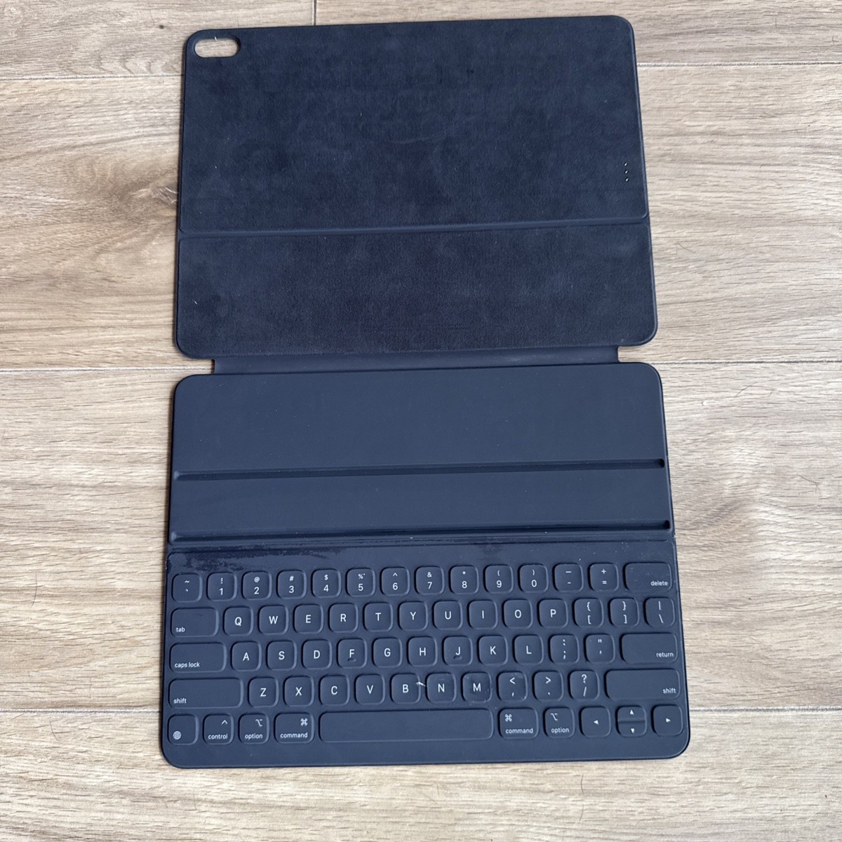 Apple A2039 Black iPad Smart Keyboard Folio Compatible For iPad