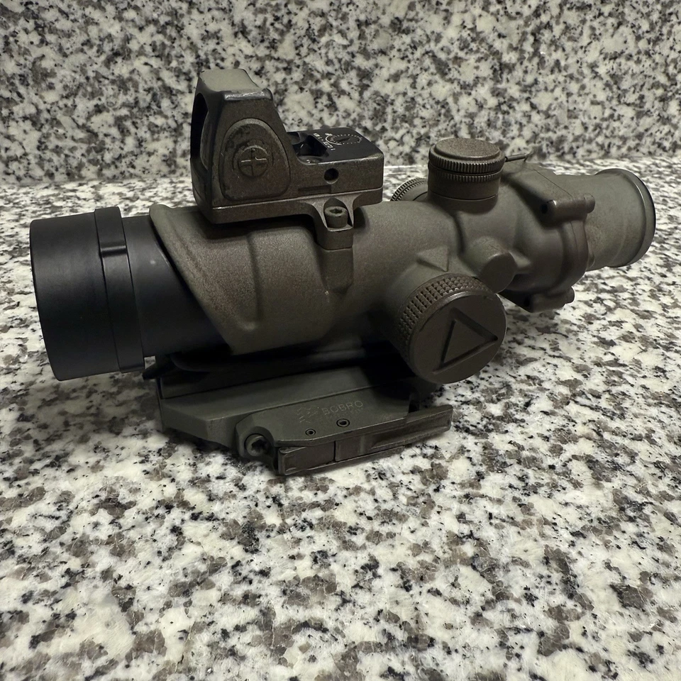 Trijicon ACOG 4x32mm LED 3.25 RMR Tipo 2 Combo TA02-C-100558 con Montaje BOBRO QD Foto 4 de 4