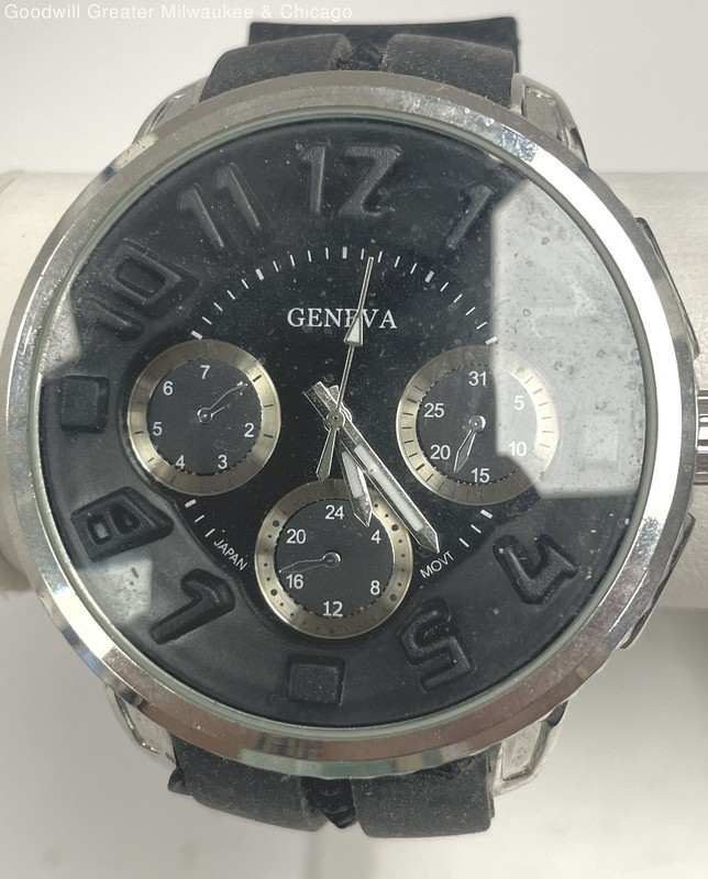 Silver Tone Geneva Stainless-Steel Back Watch 96.6g