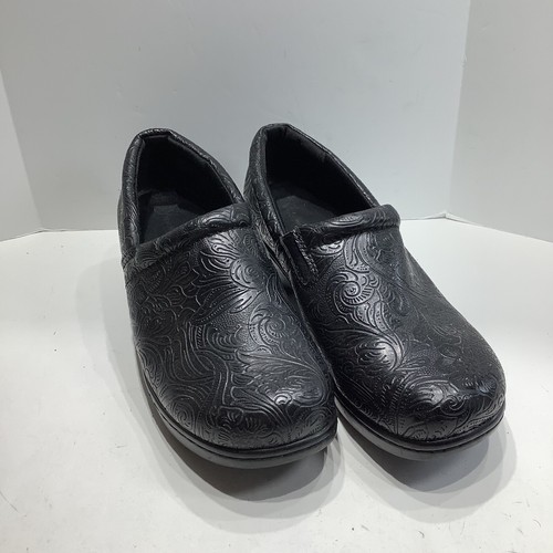 yuu bethanee slip on