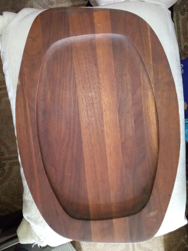 WALNUT TRAY 16 INCHES X 11 INCHES -- OVAL