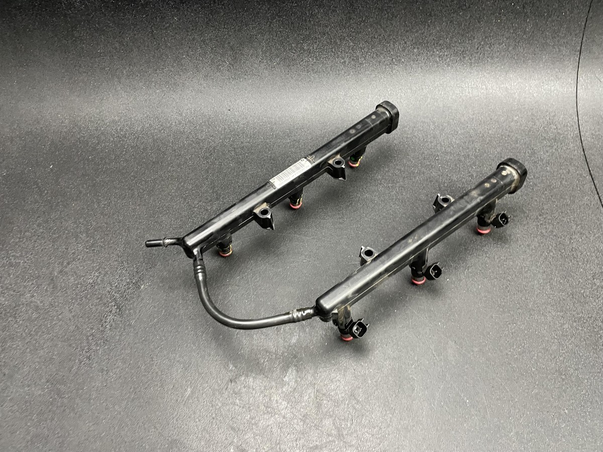 2018-2023 Jeep Grand Cherokee Fuel Injection Rail w Injectors