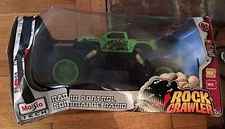 NEW MAISTO TECH R/C RADIO CONTROL 4X4 ROCK CRAWLER GREEN BIG OFF-ROAD TIRES NIB
