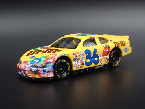Modelo De Coche Diecast 1/64 De Pontiac Grand Prix Ken Schrader #36 M&M'S 2002