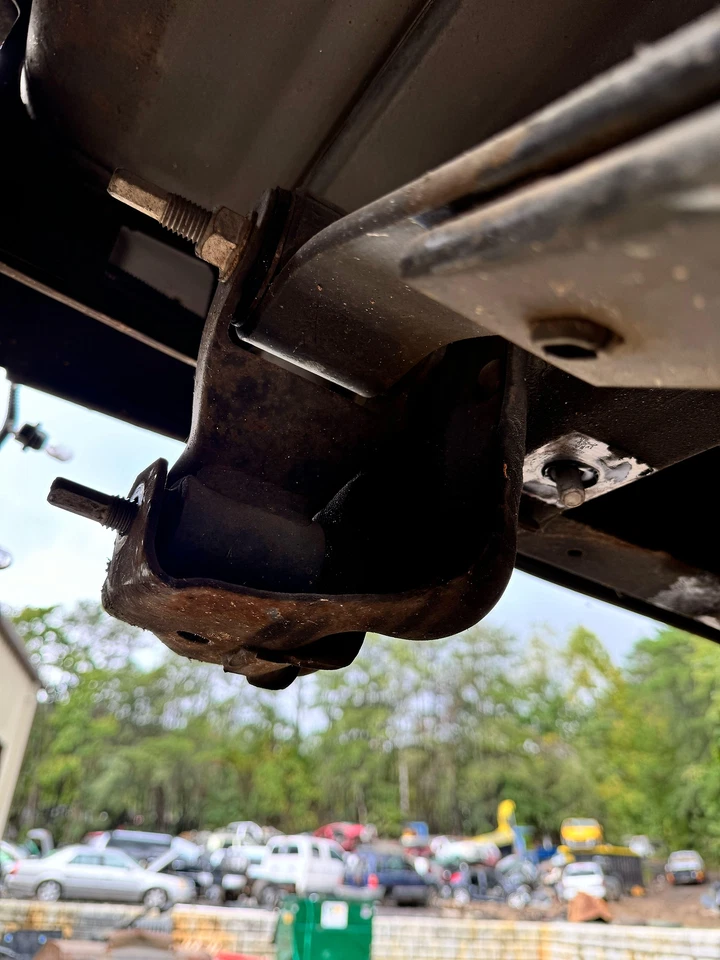 2014-2019 Chevy Silverado 1500 Rear Leaf Spring Assembly Left or Right Side OEM - Image 4 of 4