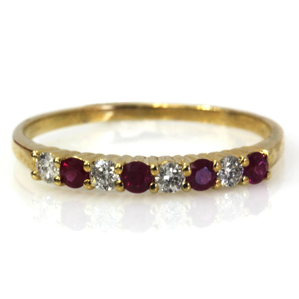 Anillo de banda alternativa de oro amarillo sólido de 14 k con diamantes rubí natural de 0,35 quilates de 2,5 mm Foto 3 de 4