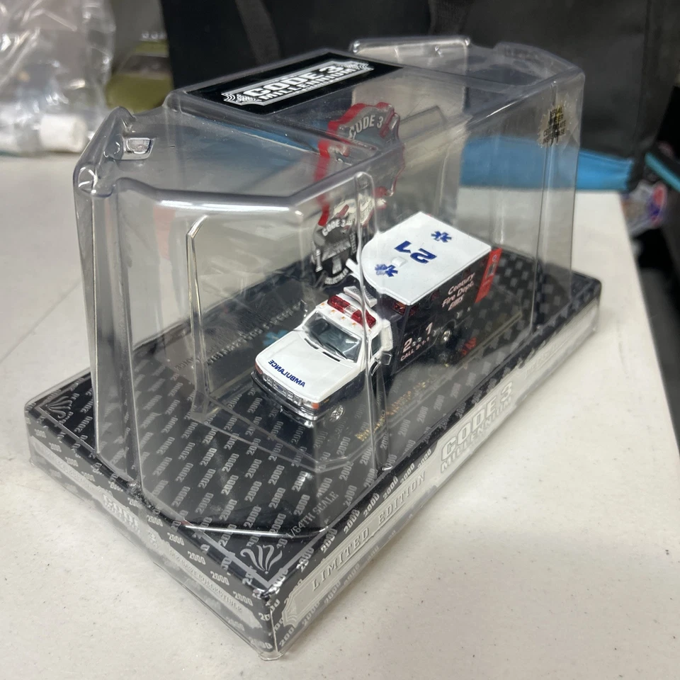 Código 3 Ambulancia #12214 Millenium Ford F-350 Foto 4 de 4