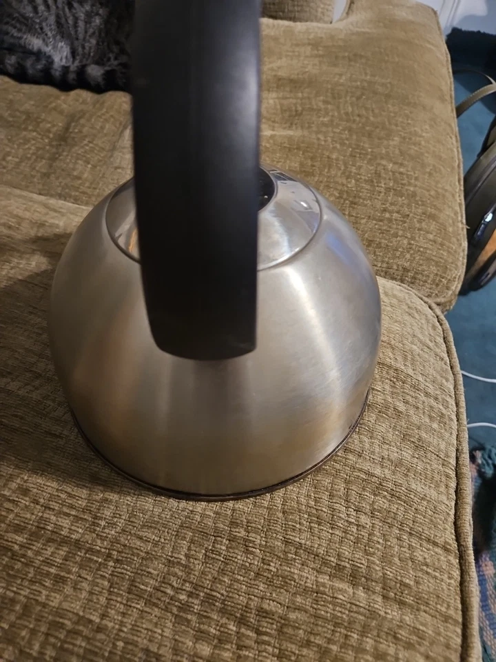 Chantal 18/8 Stainless Steel Tea Kettle Pot With Handle 2qt #SL37-rise Brs - Image 4 of 4