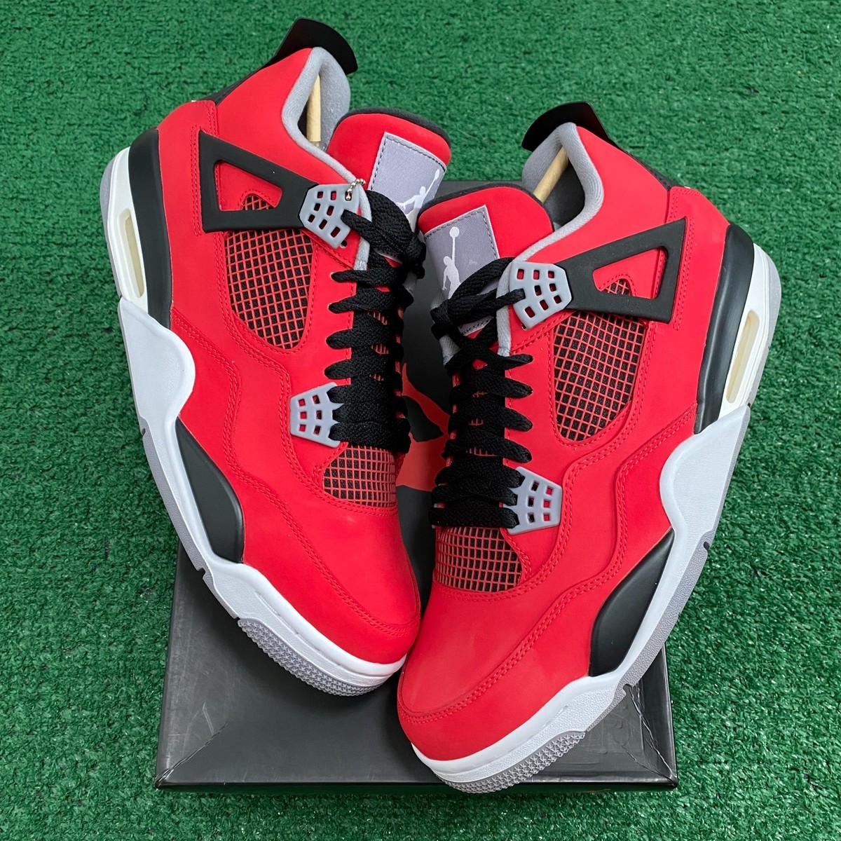 Size 10.5 - Air Jordan 4 Retro Toro Bravo Sneakers 308497-603 New