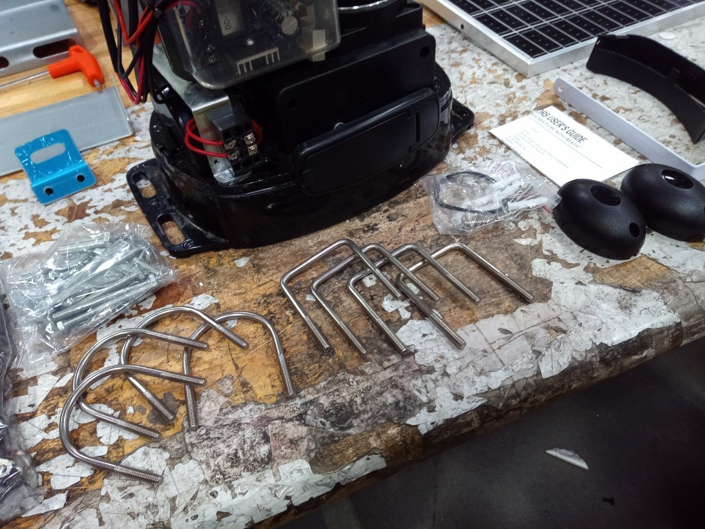 Blütezeit Chain Solar Gate Opener 1400lb w/WiFi/Battery/Solar Panel-Used