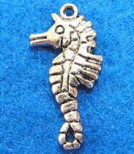 50Pcs. WHOLESALE Tibetan Silver SEAHORSE 3D Large Charms Pendants Drops Q0372
