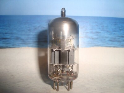 Ancienne lampe / ampoule, tubes radio, Miniwatt Dario, PCF 201