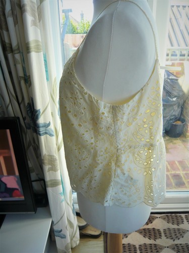 PRIMARK TOP NWOT- Yellow Border Anglaise pattern UK SIZE 16 - Picture 4 of 5