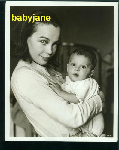 LESLIE CARON VINTAGE 8X10 PHOTO W/ HER BABY SON CHRISTOPHER 1957 DOUBLE WEIGHT - 第 1/2 張圖片
