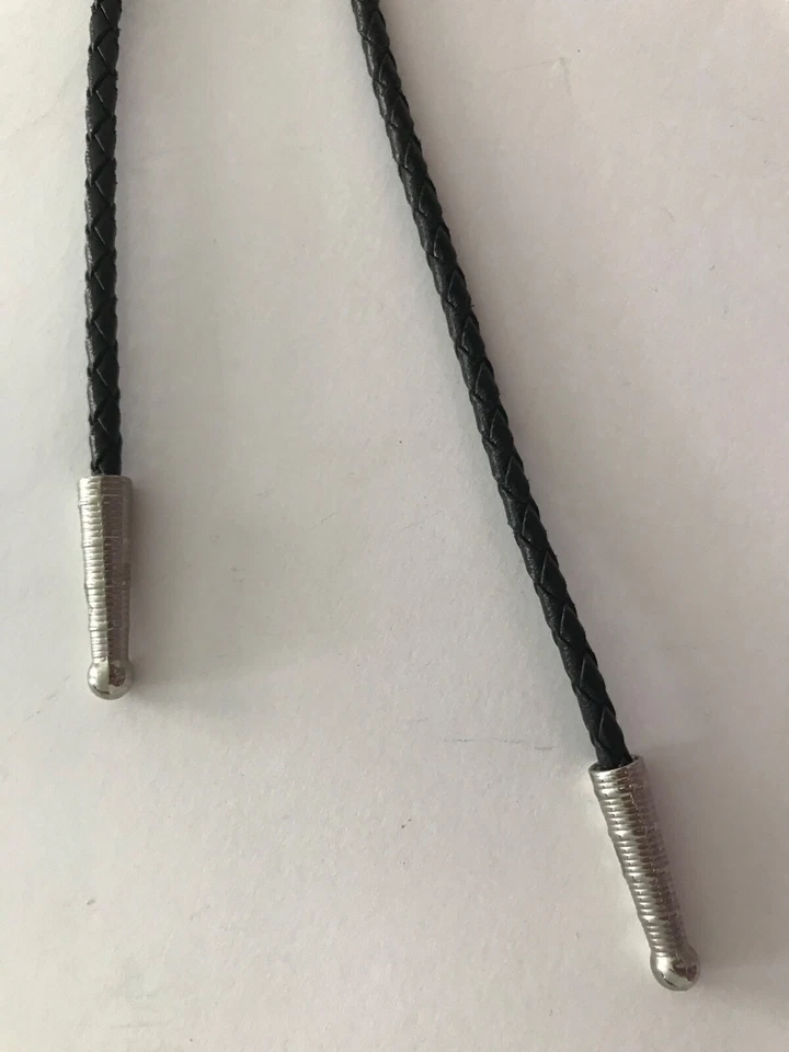 Signed ©JJ 1985 Western Pewter & Onyx Bolo Tie SW Style w/3 Pr Cowboy Earrings - Image 4 of 4