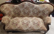 Divano 2 posti stile antico primi anni 900, restaurato e rifoderato con stoffa