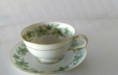 Noritake Madera Pattern Grape Leaf w/ Gold Brim Cup & Saucer
