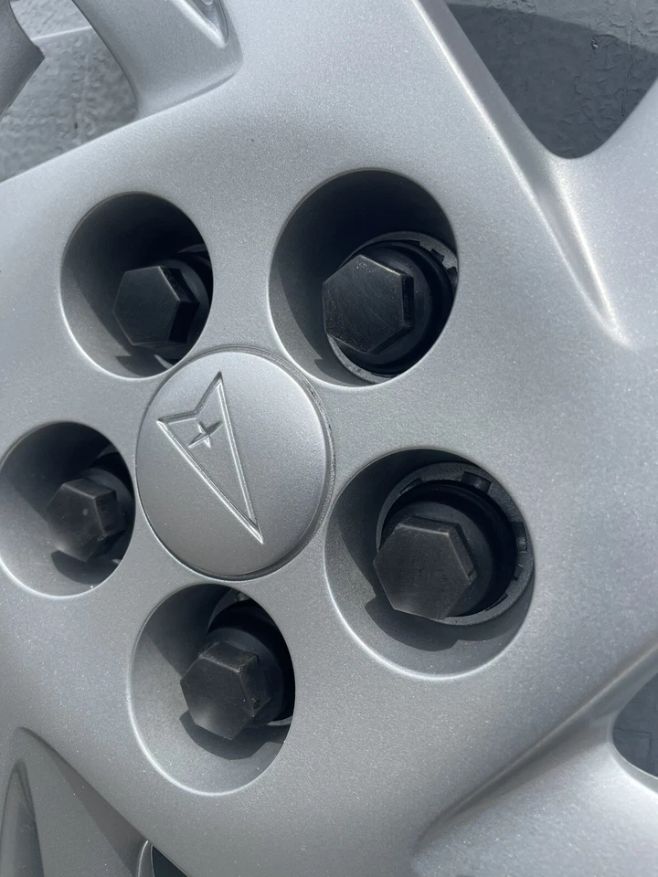 1999-2002 Pontiac Sunfire Silver 15” Hubcap 1 Original Bolt On Minor Flaws used - Image 4 of 4