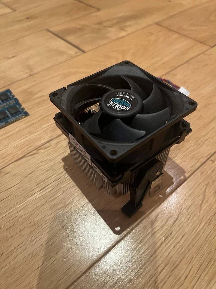 AMD Athlon 64 1640B 2.70GHz 512KB L2 Cache Socket AM2 CPU ( ADH164BIAA4DP ) USED - Image 3 of 3