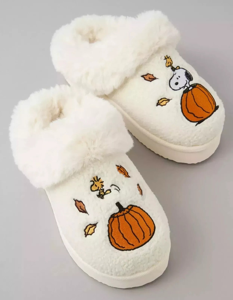 AE Fall Peanuts Snoopy Slippers American Eagle Women's Size