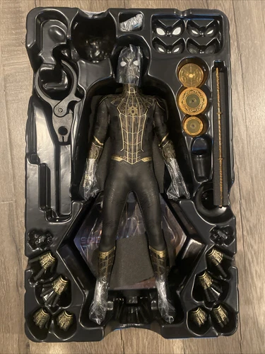 Traje Spider-Man 1/6 Negro y Dorado No Way Home Hot Toys MMS604 Peter Parker *LEER*