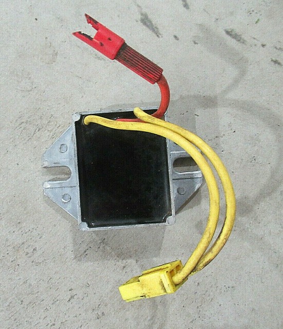 Used JOHN DEERE Voltage Regulator LG691185 GT235 125 L118 LT166 LTR155