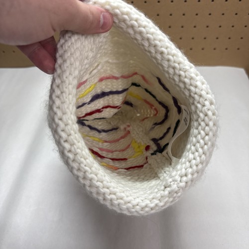 Sombrero grueso Maurices blanco multicolor pompón tejido con cable patrón de corazón talla única - Imagen 3 de 6