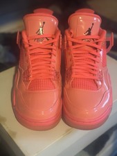 Women  s Jordan 4 retro in Hot Punch