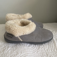 EVERFOAMS Women  s Moccasin Slippers Gray Faux Suede Faux Fur Lined 7-8 M