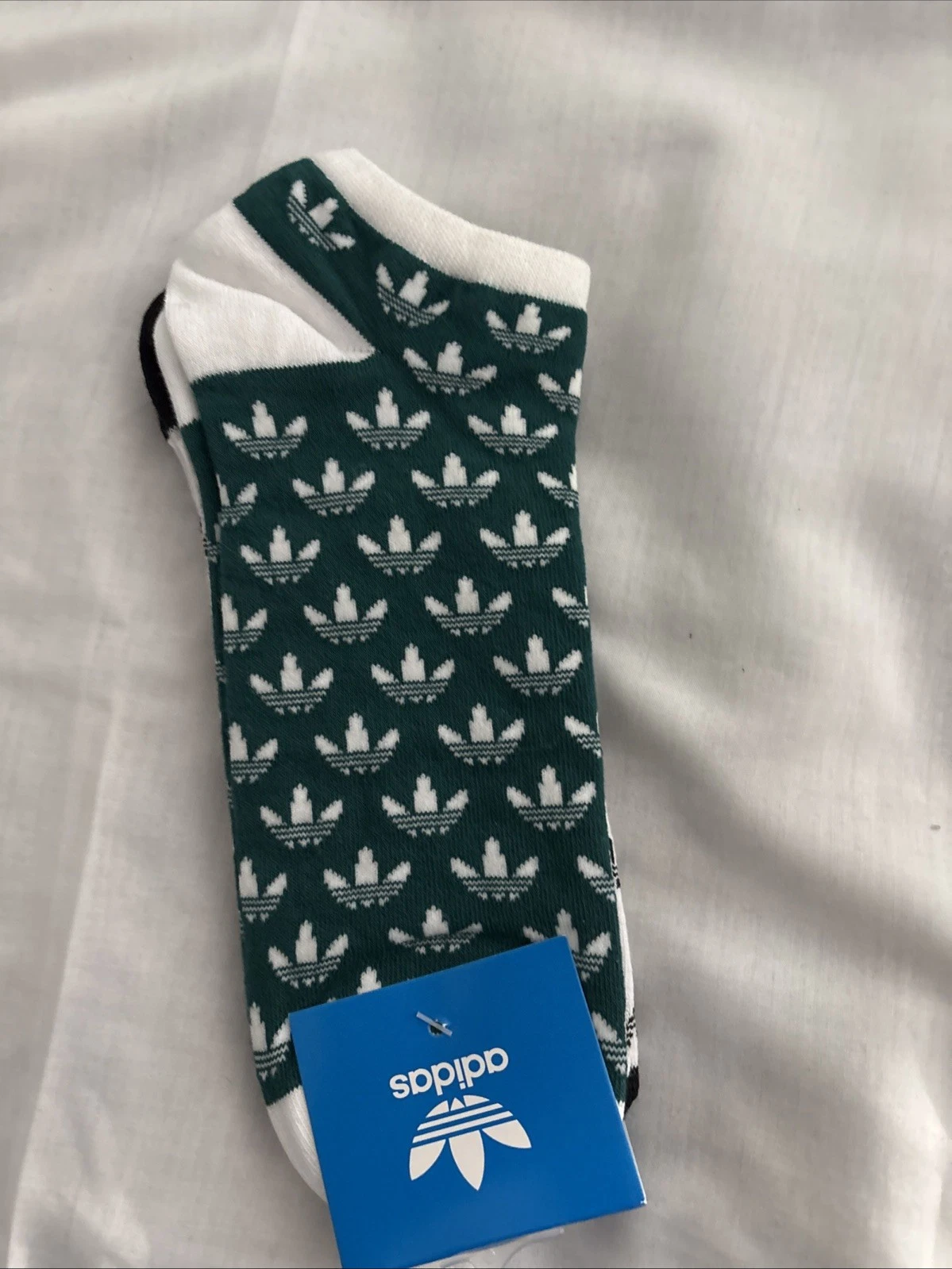 This is a pair of Adidas Originals Trefoil Liner Socks. Size 6-11
