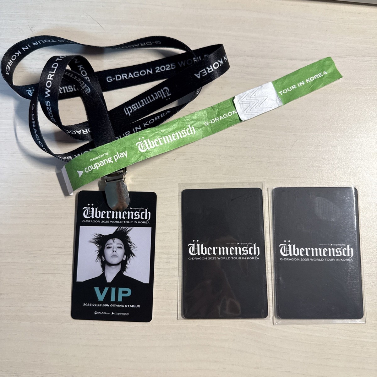 G-DRAGON ワールドツアー in Seoulトレカ　VIPストラップ G-DRAGON 2025 WORLD TOUR IN SEOUL ENCORE OFFICIAL MD [MULTI HOLDER