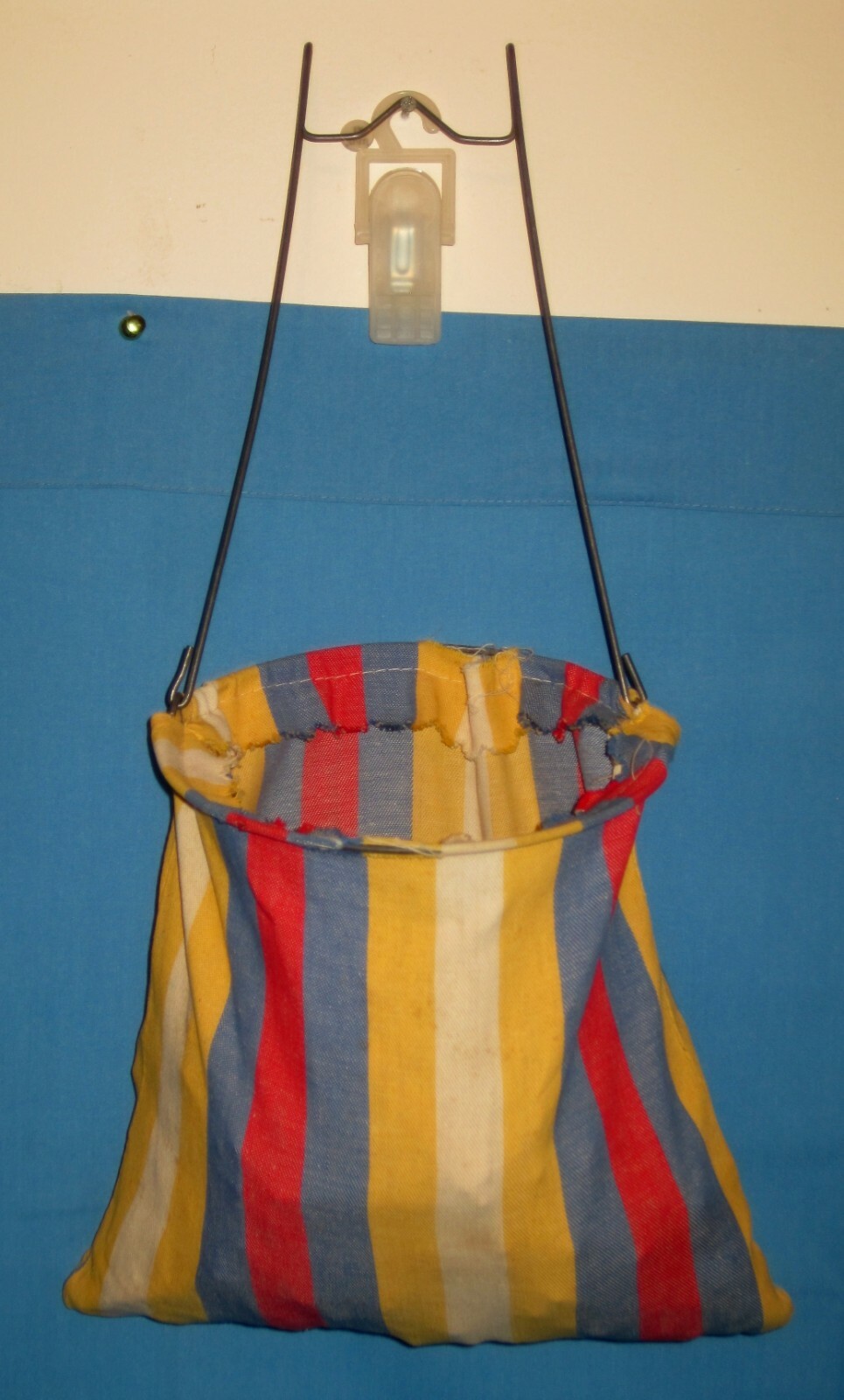 VTG Wire/Cloth Clothespin Bag/Sack W/100 Wood/Wooden Clothespins Round