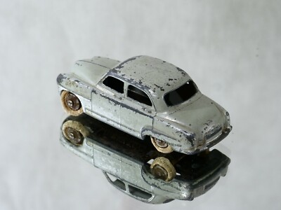 Dinky Toys F n° 24 U Simca 9 Aronde calandre squale en boîte 1/43