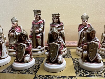 NIGRI Hand Carved, Hand Painted SP-29 Mediovale Chess Set with