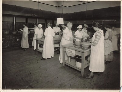 Canning Club 1910s Press Photo Lady Worker Industrial Kitchen Brown Bros  *P158a