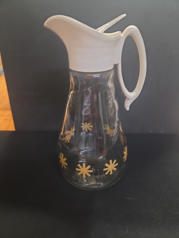 Vintage log cabin Glass Syrup pitcher  with Lid, Yellow Floral Pattern