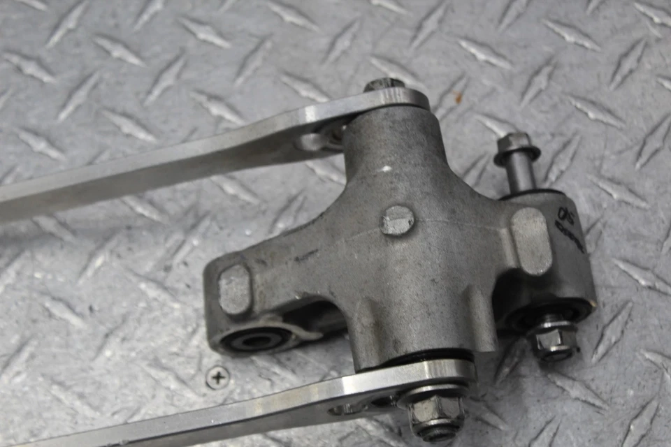 Kawasaki Ninja ZX10R ZX1000C 2005 dogbone trasero acoplamiento de amortiguador 39007-0003 Foto 3 de 4