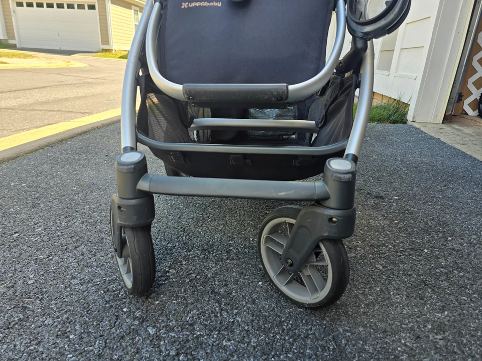 Cochecito UPPAbaby CRUZ V2, Alicia/Rosa-Ligeramente Usado-Bandeja para Snacks y Organizador Incluido Foto 4 de 4