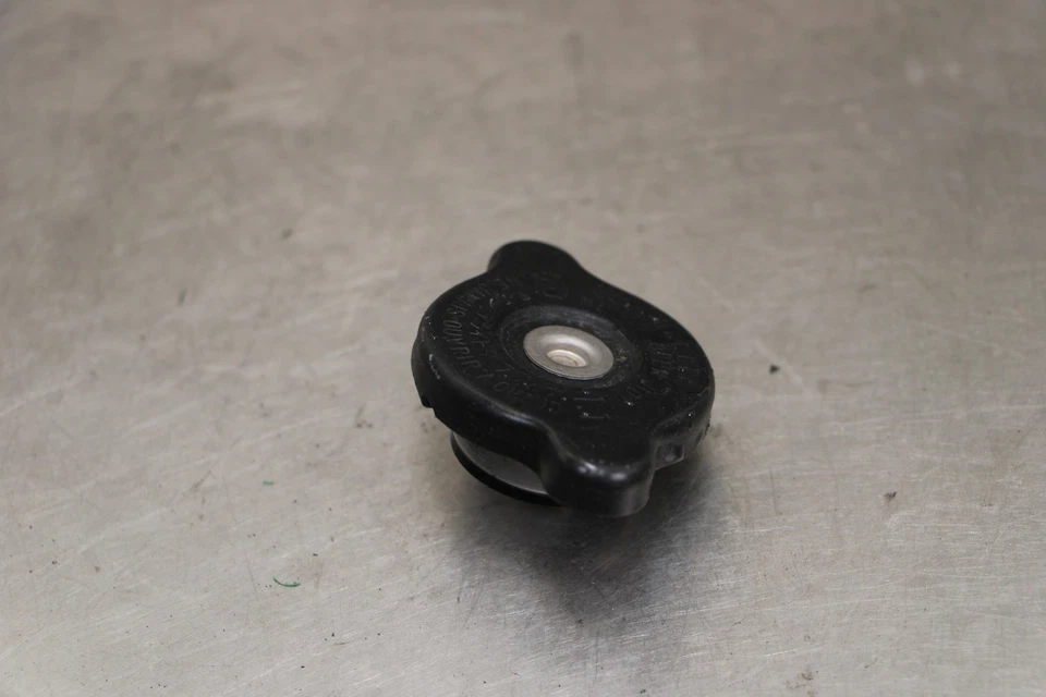 13-17 KAWASAKI NINJA 300 RADIATOR CAP 49085-1066 — 第 4/4 张图片