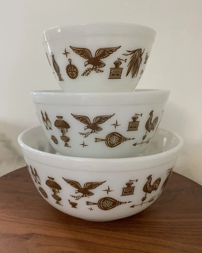 Vintage Pyrex Early American Nesting Mixing Bowls (Set of 3)