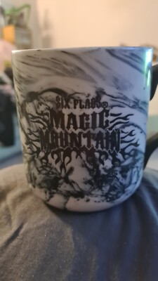 Six Flags Magic Mountain Marmorierter Kaffeebecher