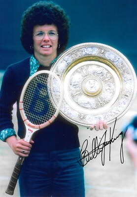Billie Jean King Cup Trophy Billie Jean King Holds Her 6th Grass Court  Trophy After Win Signed 12x8 Photo