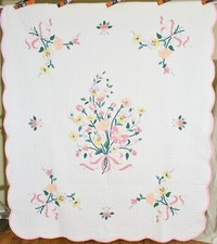 BEAUTIFUL Well Quilted Vintage 40's Floral Bouquet Applique Antique Quilt 