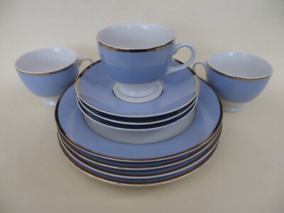 Royal Doulton 2004 RD 3 Tassen & Untertassen & 4 20 cm Salatteller.