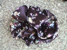 BLACK SILKY FLORAL SRUNCHIE - CUTE UNIQUE NEW