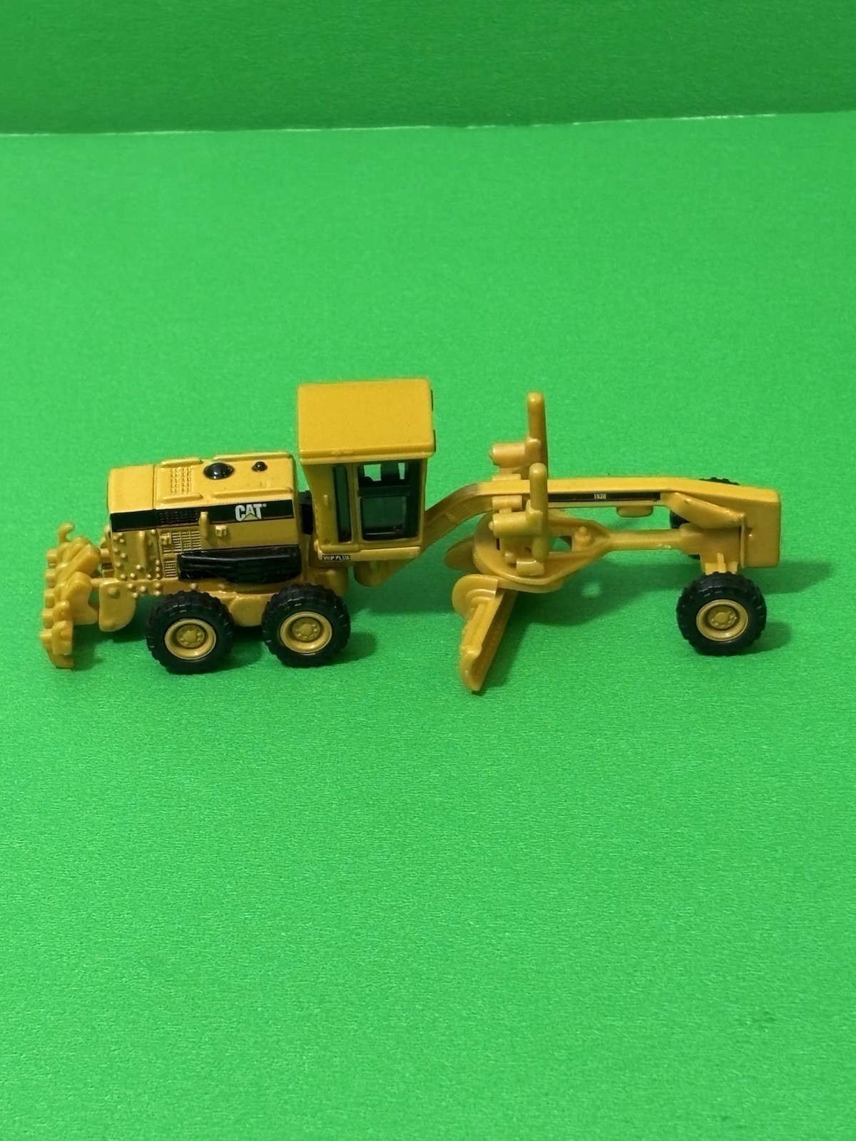 Norscot CAT 163H Motor Grader 1:87 HO Scale Darkish Yellow C