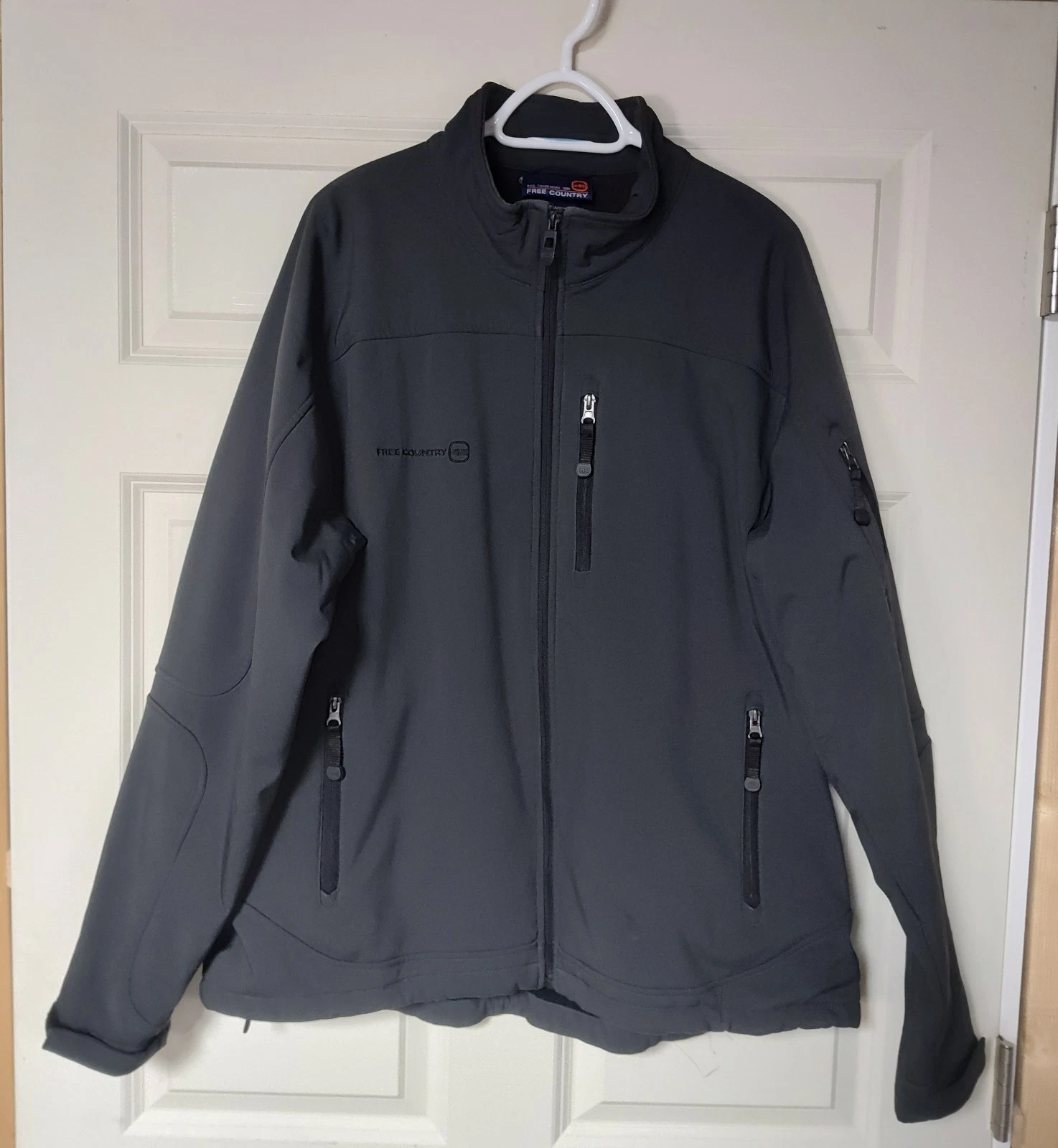 Free Country Men's XL Gray Softshell Jacket with Zip Pockets