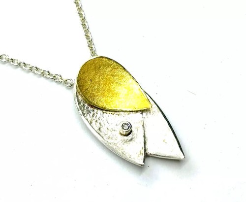 Halskette mit Anhänger strukturiert gepunzt Sterlingsilber vergoldet & Diamant Blätter - Bild 3 von 9