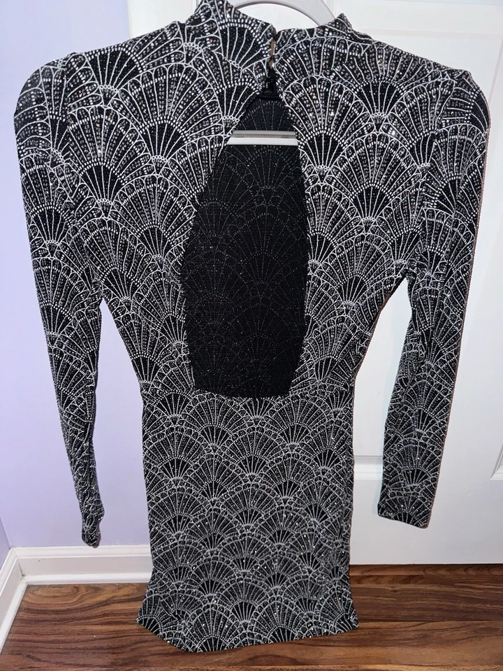 Mini Vestido H&M Manga Larga Brillante Brillo Body Ajustado Negro y Plateado Talla 4 Foto 3 de 4