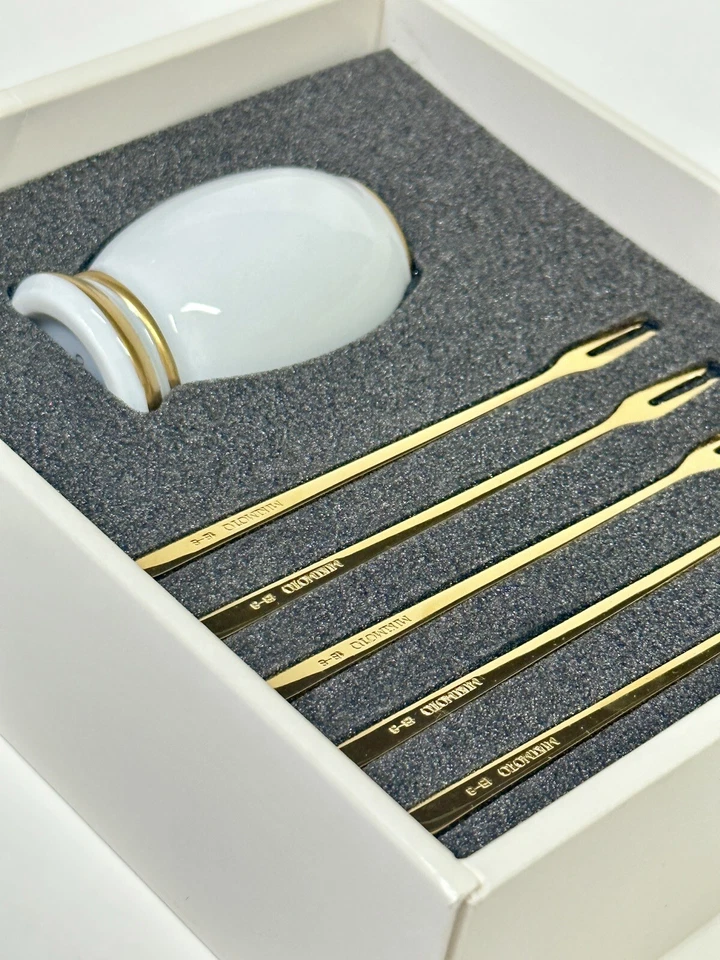 Nuevo juego de cubiertos MIKIMOTO 5 selecciones de frutas 6” y soporte de selección 2,5” ***Raro Foto 2 de 4